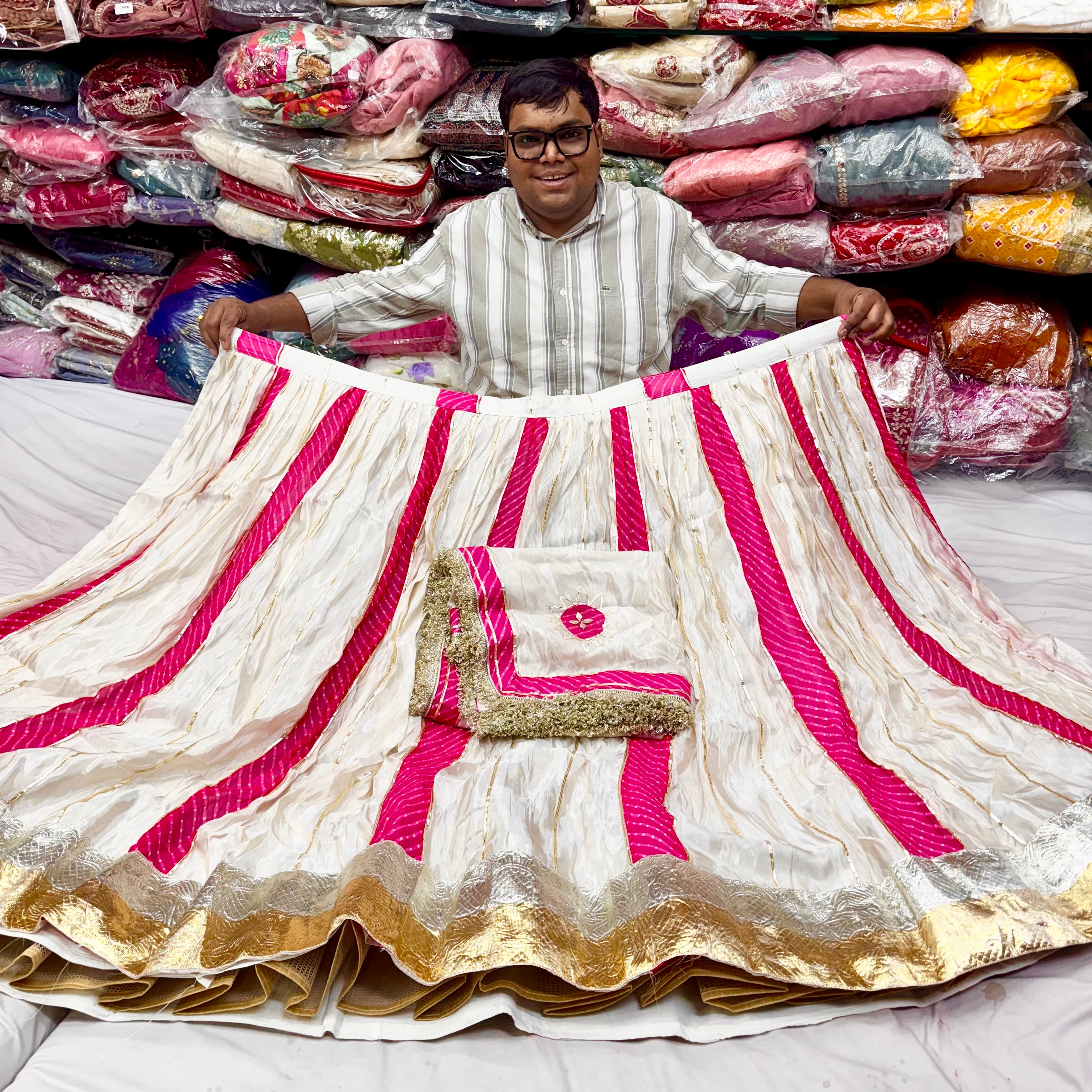 Lappa lace lehriya mothda patch lehnga in full gher with kachipatti work
