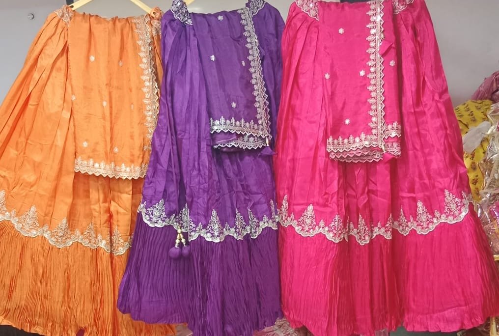 Designer peeta work lehnga with freels