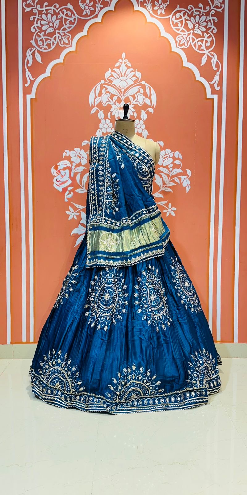 Gajji ghewar bandhej lehnga