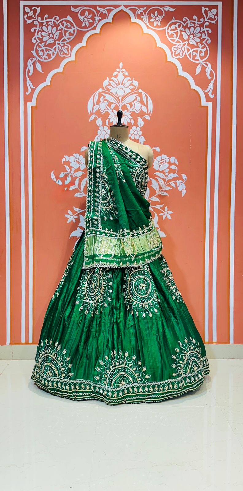 Gajji ghewar bandhej lehnga